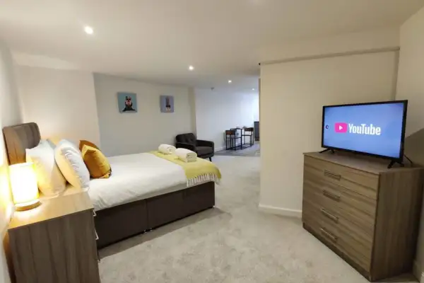 Fully Equipped Kitchen, Double room, Parking - Image 6