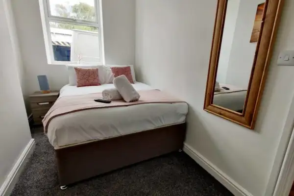 2 Bed Apt, Fully Equipped kitchen, Parking - Image 15