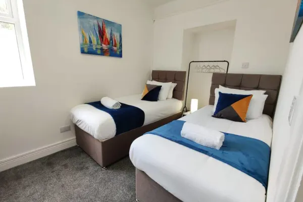 2 Bed Apt, Fully Equipped kitchen, Parking - Image 7