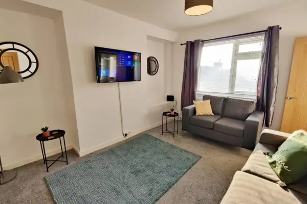Bryn House - TV in Every Bedroom! - Image 10