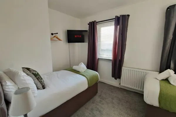 Bryn House - TV in Every Bedroom! - Image 7