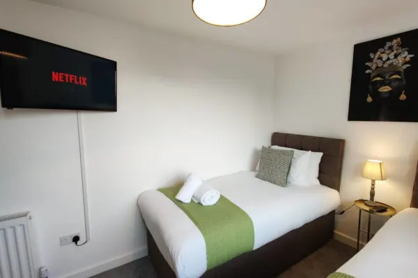 Bryn House - TV in Every Bedroom! - Image 3