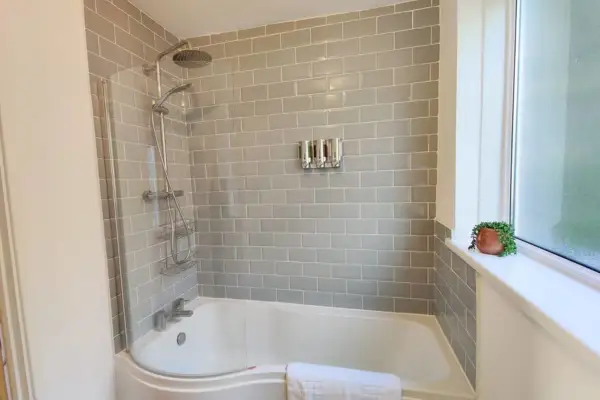Bryn House - TV in Every Bedroom! - Image 21