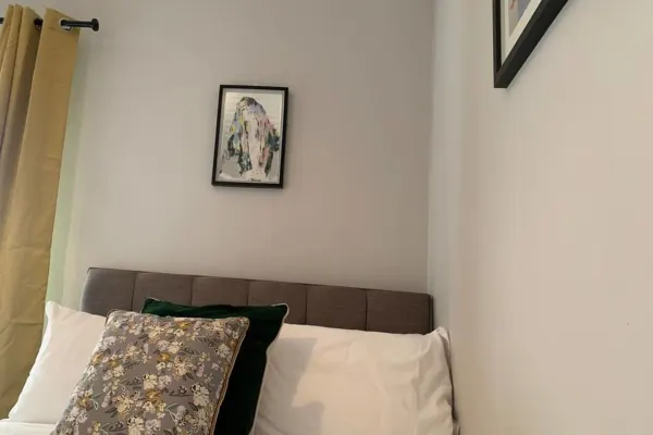Crymlyn Accommodation - TV in Every Bedroom! - Image 16