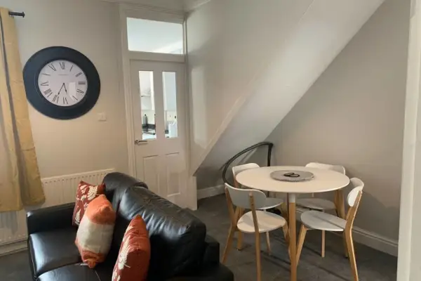 Crymlyn Accommodation - TV in Every Bedroom! - Image 10