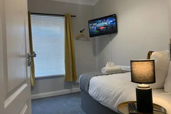 Crymlyn Accommodation - TV in Every Bedroom! - Image 15