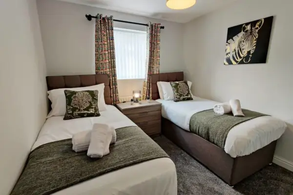 Alma Accommodation - TV in Every Bedroom! - Image 12