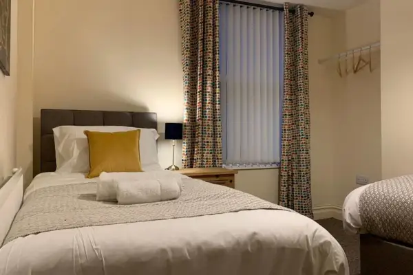5 Bedrooms 4 Double rooms Smart Tv's in all rooms - Image 5