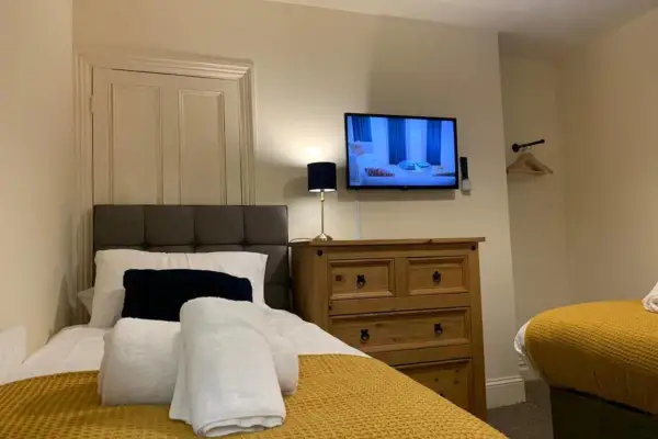 5 Bedrooms 4 Double rooms Smart Tv's in all rooms - Image 31
