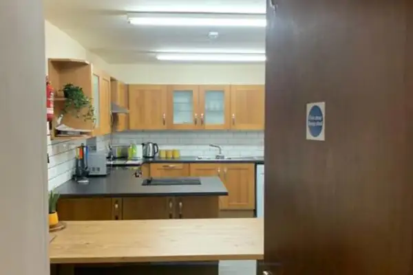 5 Bedrooms 4 Double rooms Smart Tv's in all rooms - Image 8