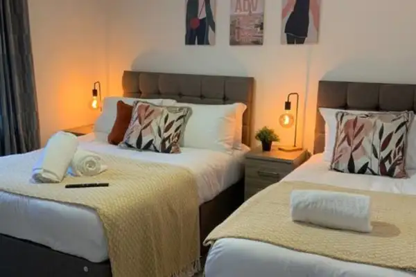 The Glenroy - TV in Every Bedroom! - Image 1