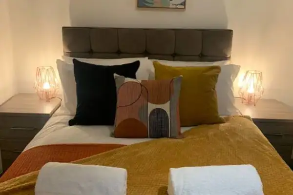 Bryn Syfi Place - TV in Every Bedroom! - Image 3