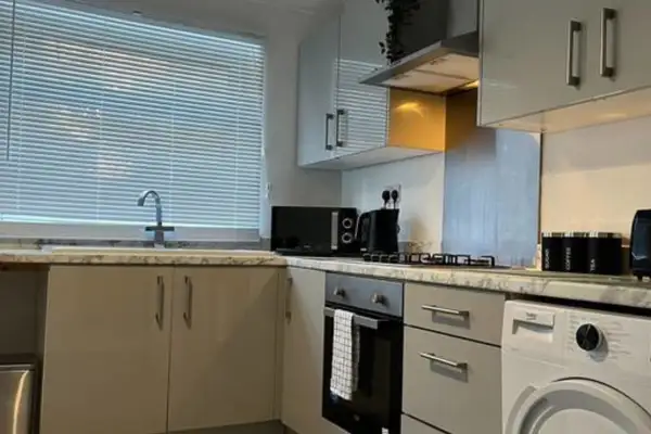 Morriston Accommodation - TV in Every Bedroom! - Image 11