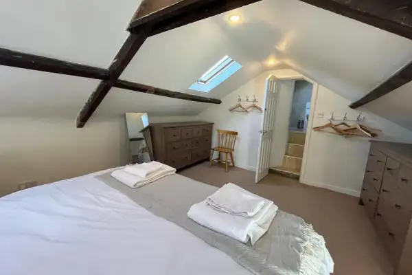 Private Parking, Garden, En-suite, 5 Rooms - Image 10