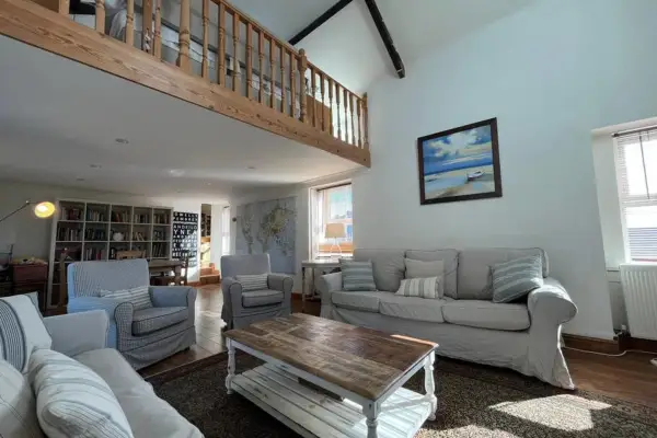Private Parking, Garden, En-suite, 5 Rooms - Image 21