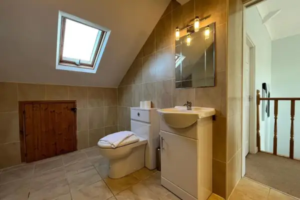 Private Parking, Garden, En-suite, 5 Rooms - Image 18