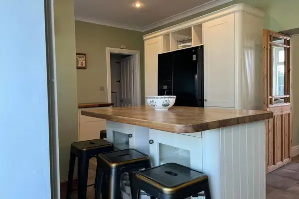 Private Parking, Garden, En-suite, 5 Rooms - Image 14