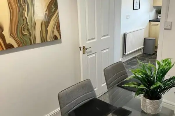 4 Bedrooms, Centre of town, Smart TV in every room - Image 12