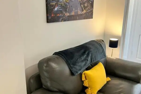 4 Bedrooms, Centre of town, Smart TV in every room - Image 10