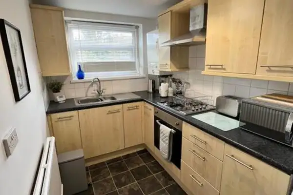 4 Bedrooms, Centre of town, Smart TV in every room - Image 28