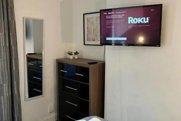 4 Bedrooms, Centre of town, Smart TV in every room - Image 30