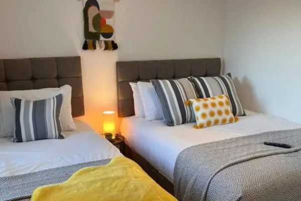 Stay at The Penn! 5 Bedroomed home in Treharris - Image 18