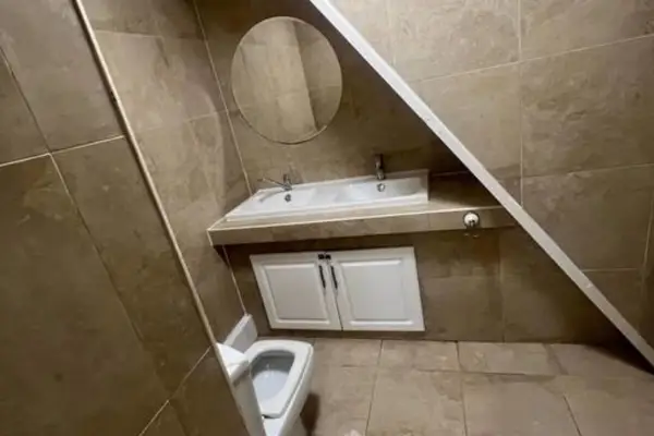4 Rooms, Private Parking - Image 6
