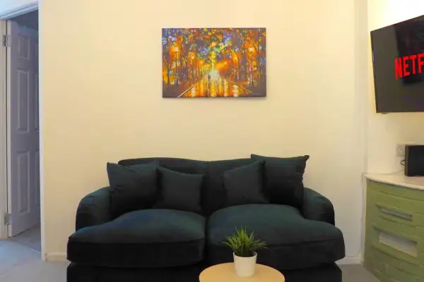 3 Double Rooms, 4 Bedrooms, Parking - Image 14