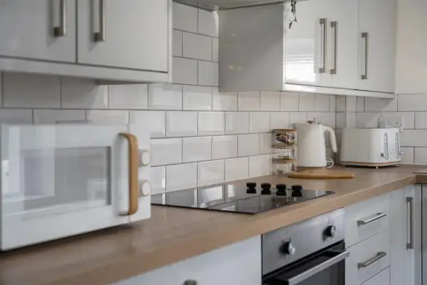 3 Storey House, 2 Bathrooms, Smart Tv's all rooms! - Image 18