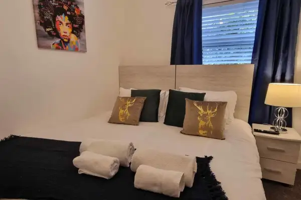 Horeb House TV in every bedroom! - Image 8