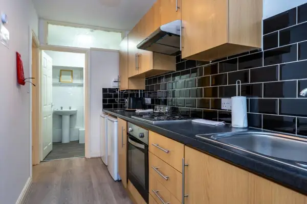 1391 Neath Road - Flat 2 - Image 4