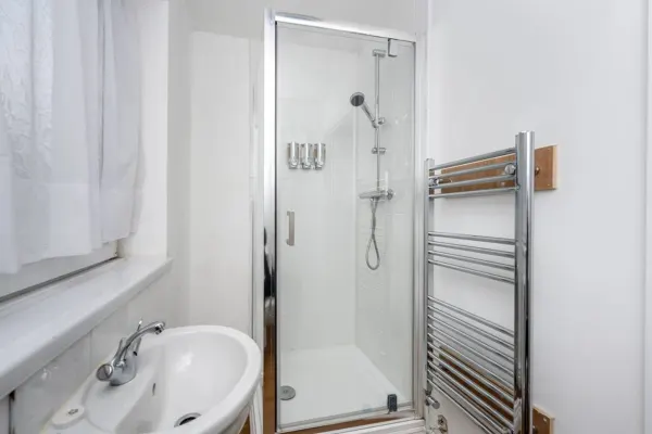 En-suite Apartment, Fully Equipped Kitchen - Image 2