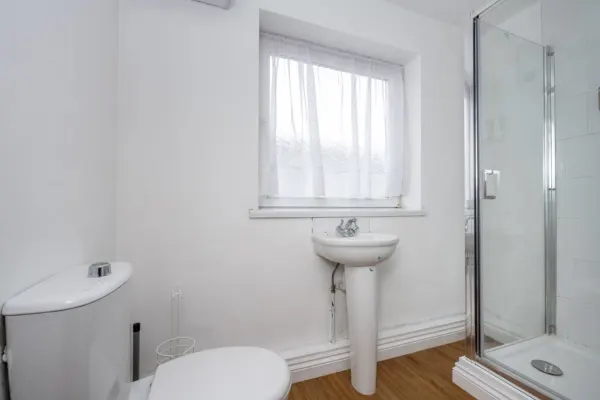 En-suite Apartment, Fully Equipped Kitchen - Image 17