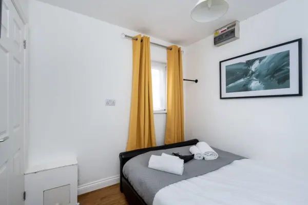 En-suite Apartment, Fully Equipped Kitchen - Image 9
