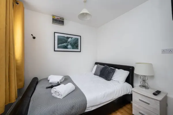 En-suite Apartment, Fully Equipped Kitchen - Image 14