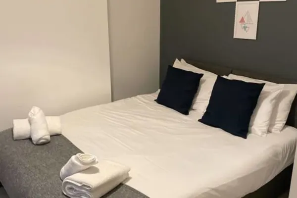 Fully Equipped Kitchen, Double room, Parking - Image 6