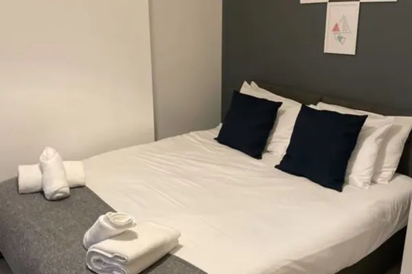 Fully Equipped Kitchen, Double room, Parking - Image 5