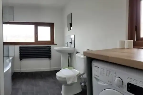 3 Double Beds, 4 Rooms, Sleeps 8 - Image 1