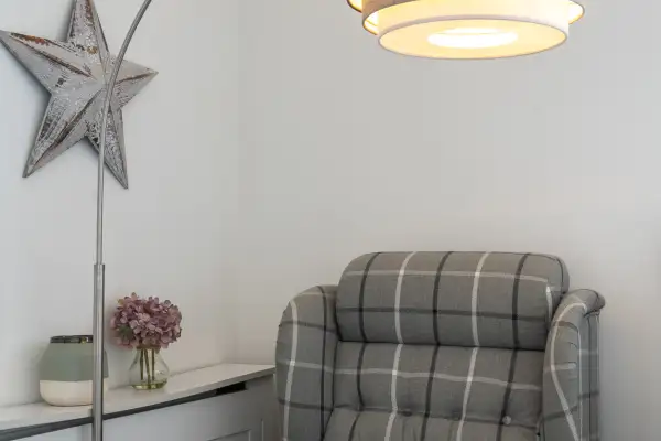 Sea View Mumbles Sleeps 7 - Image 11
