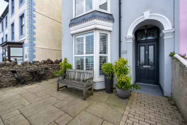 Sea View Mumbles Sleeps 7 - Image 3