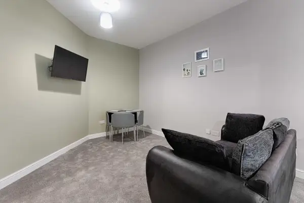 Fully Equipped Kitchen, Triple Room, Parking - Image 1