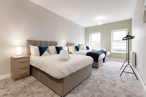 Fully Equipped Kitchen, Triple Room, Parking - Image 4