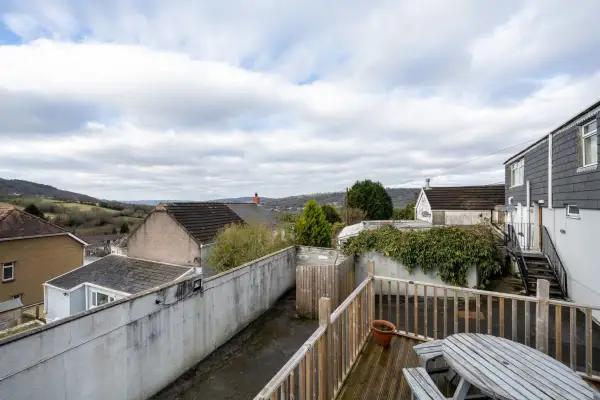En-Suite Double Room, Microwave & Fridge, Parking - Image 1