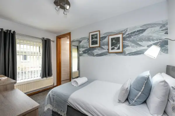 En-Suite Single Room, Microwave & Fridge, Parking - Image 9