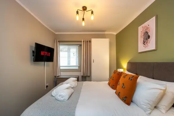 4 Bedrooms Sizeable for Contractors / Families - Image 11