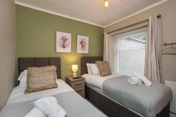 4 Bedrooms Sizeable for Contractors / Families - Image 26