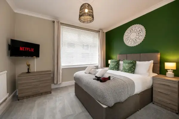 4 Bedrooms Sizeable for Contractors / Families - Image 14