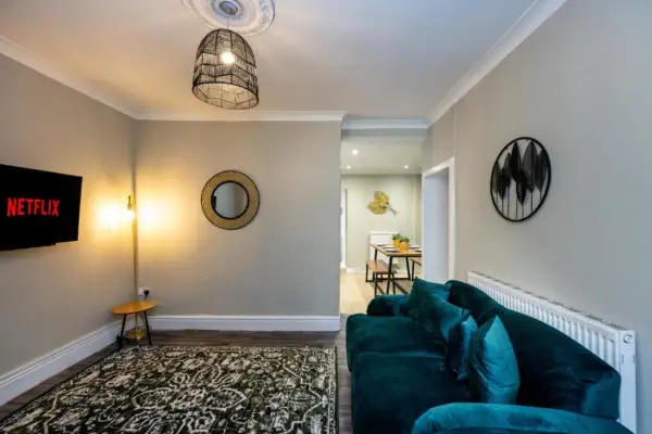 4 Bedrooms Sizeable for Contractors / Families - Image 31
