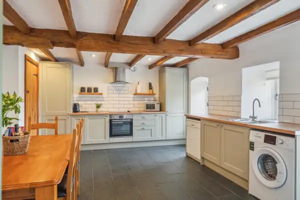 The Old Cow Shed Cottage - Image 34
