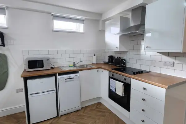 Parking, En-Suite Double Room, Kitchen - Image 2